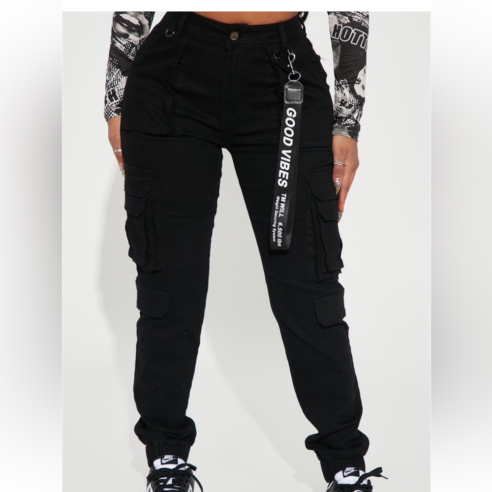 Good Vibes Cargo Jogger - Black